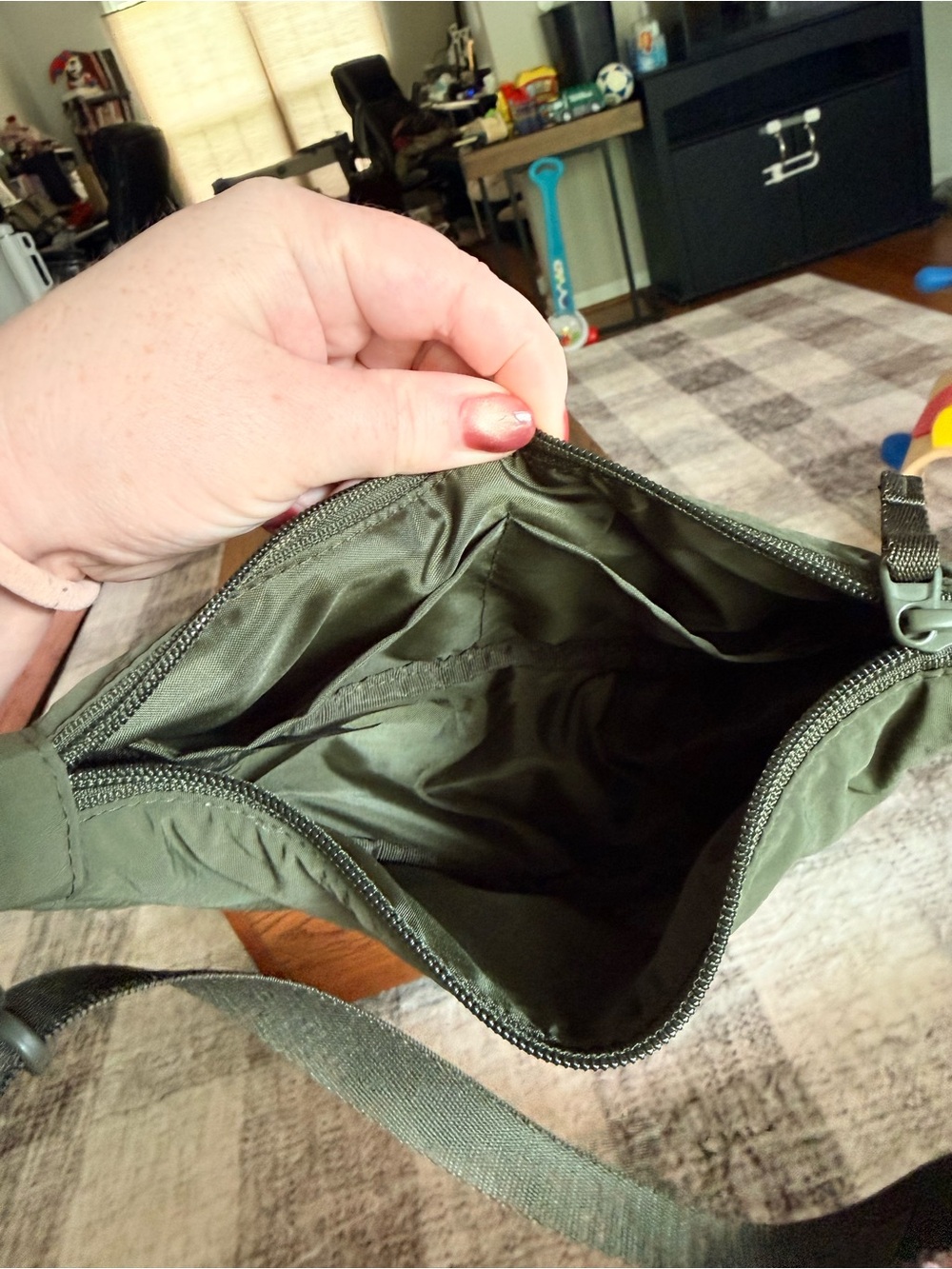 Olive Green Uniqlo Crossbody Sling Bag - Picture 4 of 6